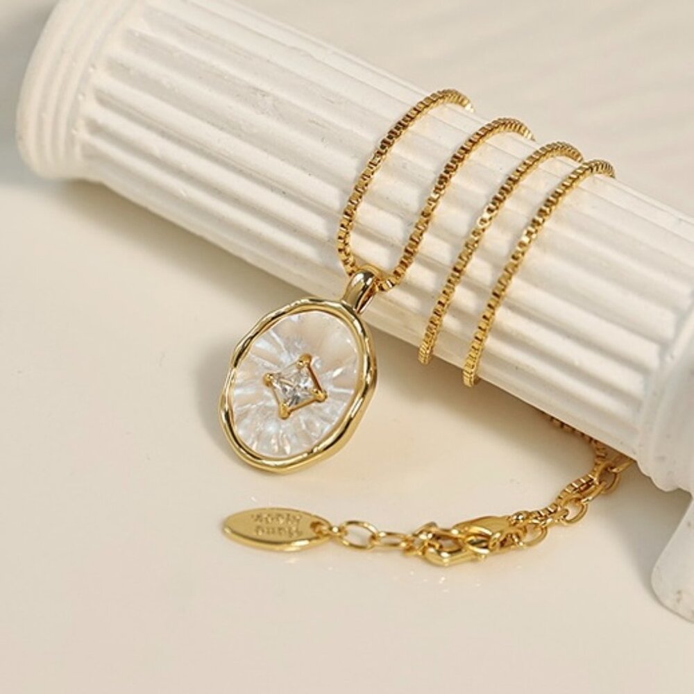 Old Money 18K Gold Oval Pearl Pendant Necklace